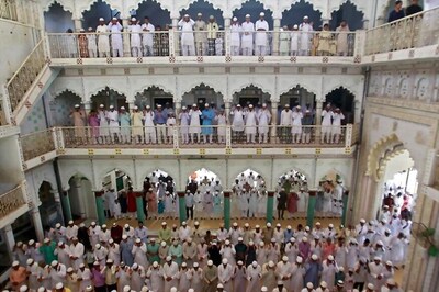 Crescent Moon Sighted, Eid-al-Fitr to be Celebrated on Monday