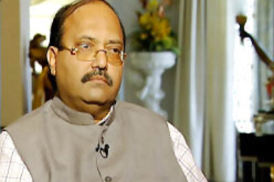 Political war rages on over Mumbai violence