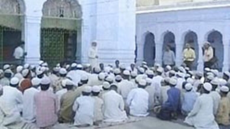 Don't bury Mumbai terrorists in India: Muslim groups