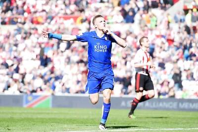 Jamie Vardy double sends Leicester closer to Premier League title