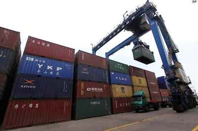 US economy unexpectedly contracts in fourth quarter