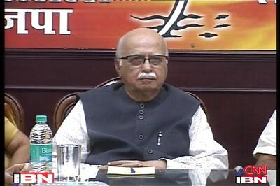 BJP, Cong have polarised electoral politics: Advani