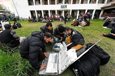 Stage Set For Tomorrow's Srinagar LS Bypoll, Terrorists Try to Scare Voters