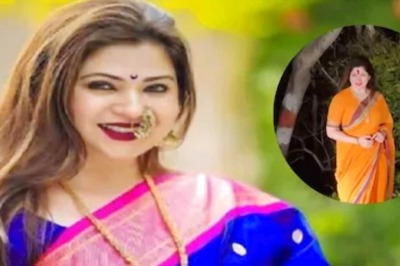 Actress Deepali Sayed Poses In A Saree On A Dark Street, Internet Finds It Scary