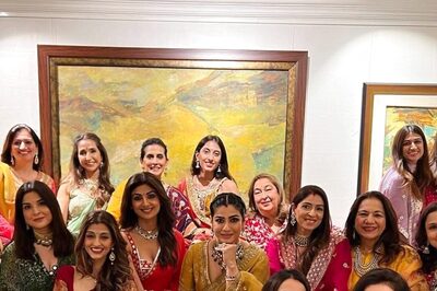 Bollywood Wives Shilpa Shetty, Raveena Tandon and Others Pose Together At Sunita Kapoor's Karva Chauth