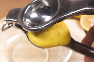 How to Make Fresh Squeezed Lemonade