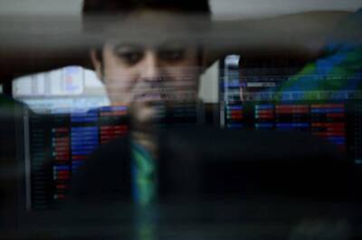Sensex Slips Over 150 Points on F&O Expiry, Weak Global Cues