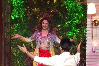 Kapil Sharma Goes Down On One Knee For Madhuri Dixit, Leaves Her In Splits By Asking About Her Husband