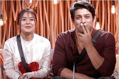 Bigg Boss 13 Day 129 Written Updates: Shehnaz-Sidharth Do a Role Reversal