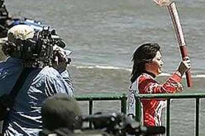 Dalai Lama supports Olympics, says violence outdated