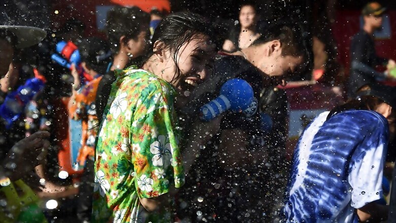 Thais Soak in New Year With Nationwide Water Fight