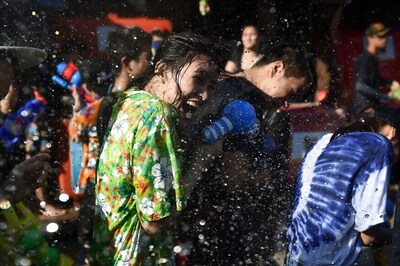 Thais Soak in New Year With Nationwide Water Fight