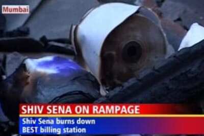 Mob torches billing station in Mumbai over tariff hike