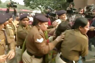 Demanding Justice for Unnao Rape Victim Outside Safdarjung Hosp, Woman Pours 'Petrol' on Daughter