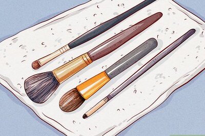 How to Dry Makeup Brushes