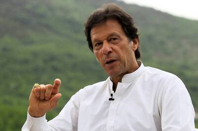 Imran Khan's Party Gains Ground in Pakistan Pre-Election Polls