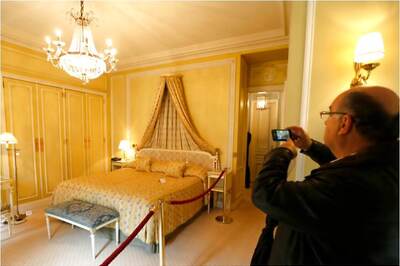 Avoid Dark and Heavy Linen Carpets In Small House