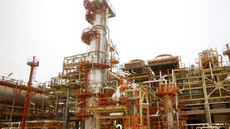 Iran issues new oil blockade warning