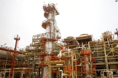 Iran issues new oil blockade warning