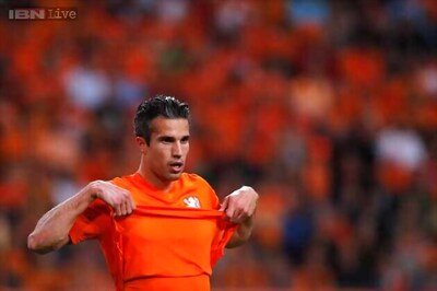 Van Persie injured in Netherland's last WC warm-up