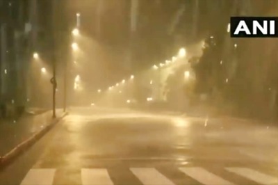 Rain, High-Velocity Winds Lash Delhi; More Showers Expected During the Day