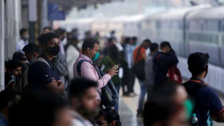 Restrictions on Travelling in Local Trains to Continue in Mumbai, Says Maharashtra Govt