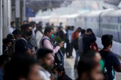 Restrictions on Travelling in Local Trains to Continue in Mumbai, Says Maharashtra Govt