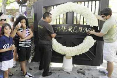 In pics: Fans gather to bid adieu to Michael