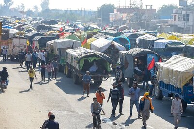 Tractor-trolleys, Farm Equipment Turn into Temporary Shelters for Protesting Farmers