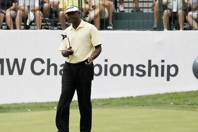 Vijay Singh leads BMW C'ship after Round 2