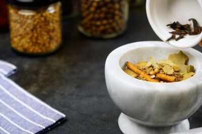 How to Hand-Grind Ingredients Using a Mortar and Pestle