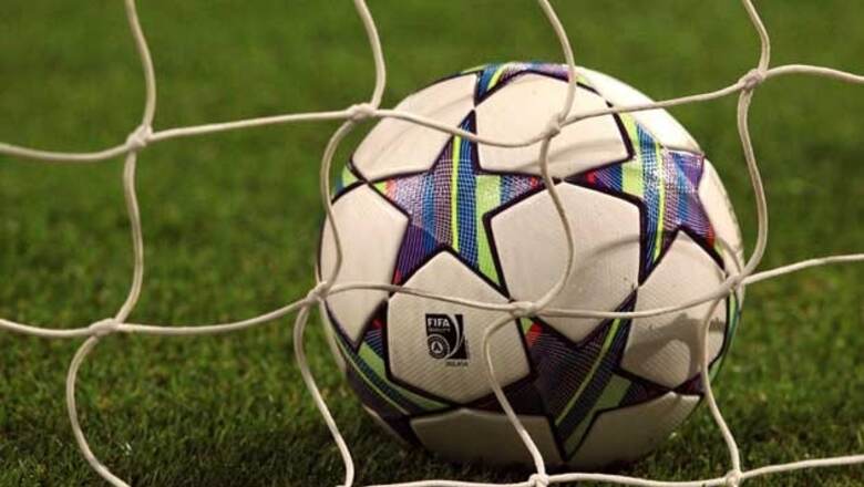 Algerian footballer dies after being hit by an object thrown from the crowd