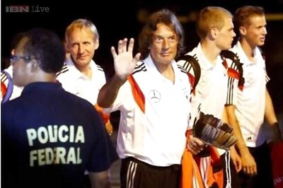 Problems mount for Bayern Munich as long-time team doctor quits