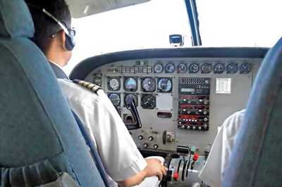 AI pilot allows 2 air hostesses to fly plane, all 3 suspended