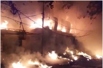 Major Fire in Building Near Raj Bhavan, 15 Fire Tenders Deployed to Douse Blaze