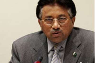 Mush suspends law muzzling Pak media