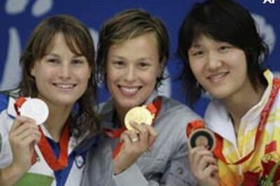 Pellegrini smashes own world record in 200 free win