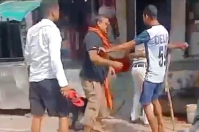 'Watch: Men Aggressively Hit Each Other In 'Chappal War' On Busy Lucknow Road