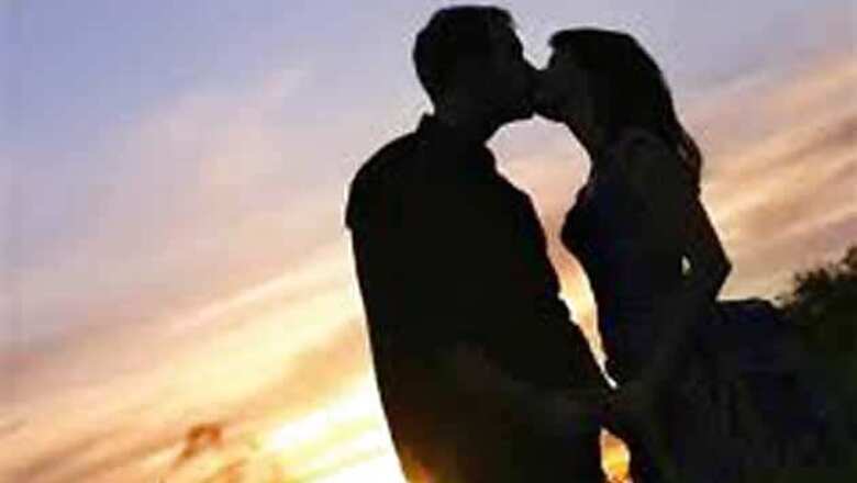 Delhi: Sangh Parivar members disrupt 'Kiss of Love' event held near RSS headquarters