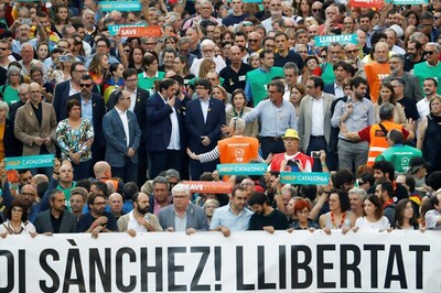 'Time to Declare Independence': 450,000 Protest in Barcelona