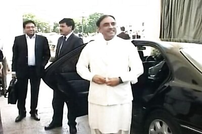 Zardari meets Gilani, Kayani before India visit