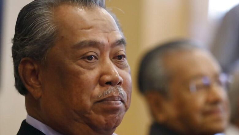 New Malaysia PM Sworn in Amid Crisis, Mahathir Fights On