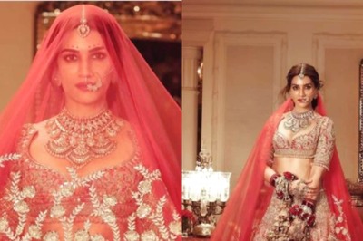 Kriti Sanon Flaunts a Bookmark-Worthy Bridal Look, Manish Malhotra is All Hearts