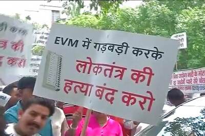 Gopal Rai Leads Protest as AAP MLAs Take EVM Row to EC Doorstep