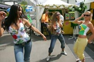 Fans block traffic in Rio for funds