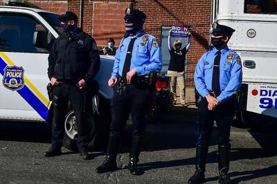 One Injured after Police Car Plows Through Crowd Watching Street Racers in Washington