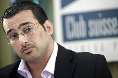 Iraqi Journalist Who Threw Shoes at George Bush Stands for Parliament