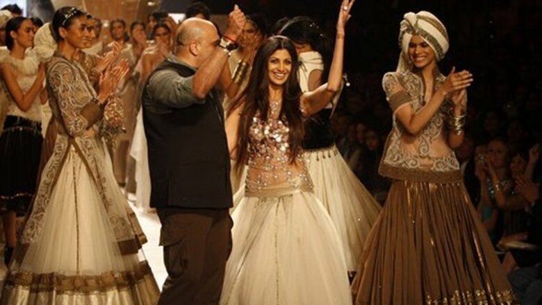 Shilpa, Chitrangada mesmerise at WIFW finale