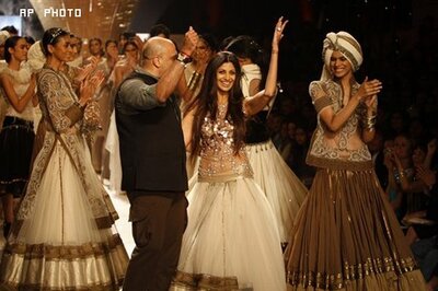 Shilpa, Chitrangada mesmerise at WIFW finale