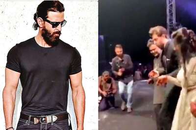 Hrithik Roshan Impresses All With His Moves As He Dances With a Newlywed Couple; Watch Viral Video